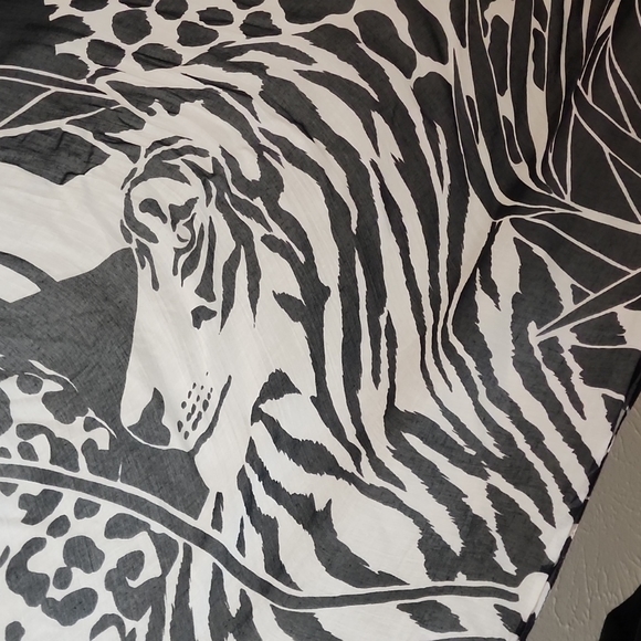 Nordstrom animal print jungle white black scarf - Picture 5 of 11